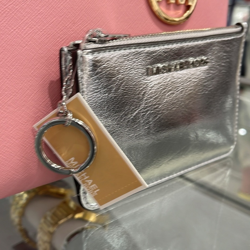 MICHAEL KORS
Jet Set Travel Small Top Zip Coin Pouch With ID
Silver 
NWT - Picture 2 of 16